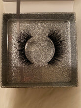 Load image into Gallery viewer, Date Night 18 MM
